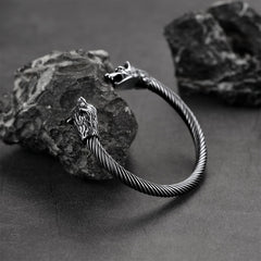 Pulseira com anel e punho de cabeça de lobo viking