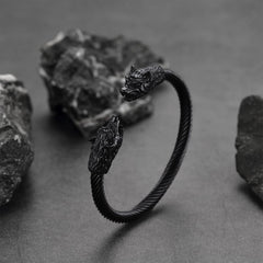 Pulseira com anel e punho de cabeça de lobo viking