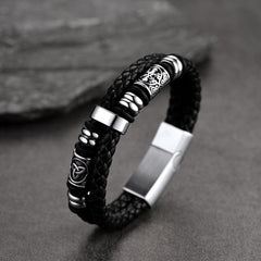 Wikinger-Armband aus geflochtenem Leder mit schwarzer Gravur