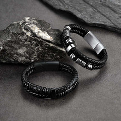 Wikinger-Armband aus geflochtenem Leder mit schwarzer Gravur