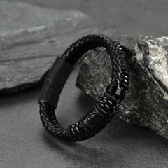 Wikinger-Armband aus geflochtenem Leder mit schwarzer Gravur