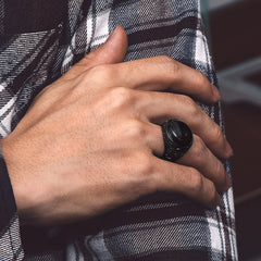 Anel de sinete gótico de ônix preto com caveira masculina
