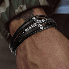 Pulseira de couro trançado com cruz de rosa negra cristã