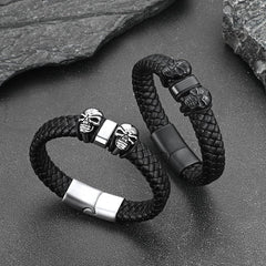 Pulseira de couro com caveira e contas de nome personalizadas