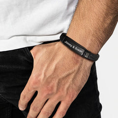 Individuell geflochtenes schwarzes graviertes Lederarmband