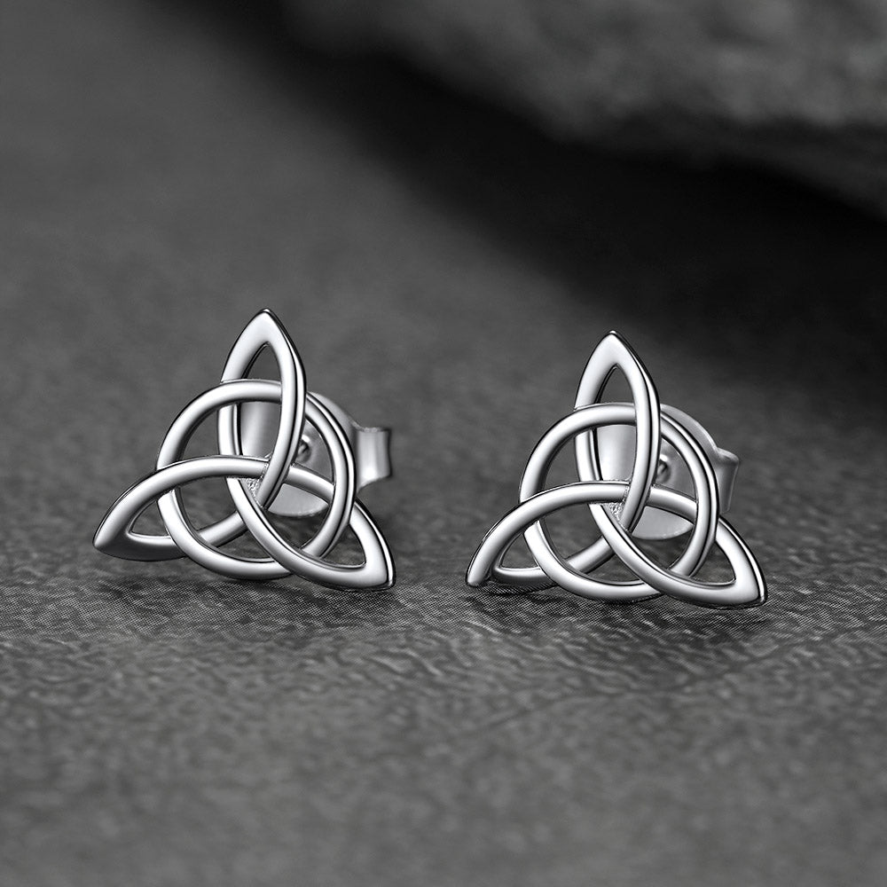 Brincos de pino de triquetra celta de prata esterlina para mulheres