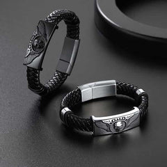 Schwarzes geflochtenes Lederarmband mit Totenkopfflügel