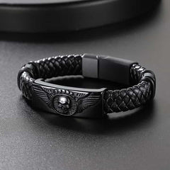 Schwarzes geflochtenes Lederarmband mit Totenkopfflügel
