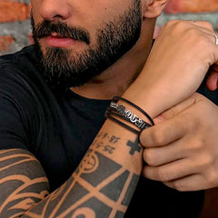 Pulseira de couro trançado com nomes personalizados e pai