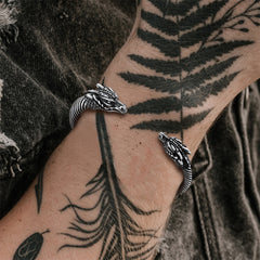 Armreif mit Drachenkopf-Motiv