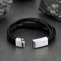 Mehrlagiges geflochtenes Lederarmband mit christlichem Kreuz
