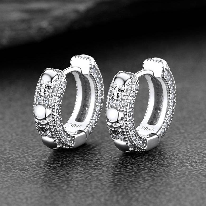 Brincos de argola Huggie com caveira de zircônia cúbica para homens