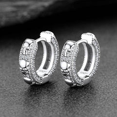 Brincos de argola Huggie com caveira de zircônia cúbica para homens