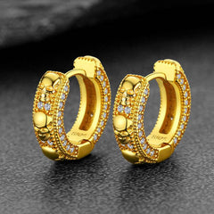 Brincos de argola Huggie com caveira de zircônia cúbica para homens