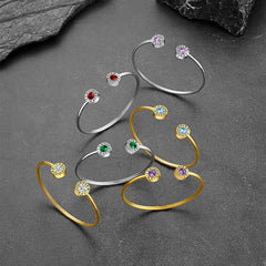 Pulseiras com pedras de nascimento e algarismos romanos