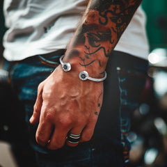 Pulseiras com pedras de nascimento e algarismos romanos