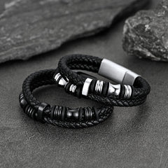 Wikinger-Armband aus geflochtenem Leder mit schwarzer Gravur