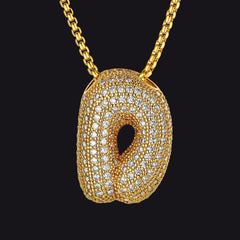 Colar com corrente inicial e letras em formato de bolha de zircônia cúbica dourada e caixa de rolo para mulheres