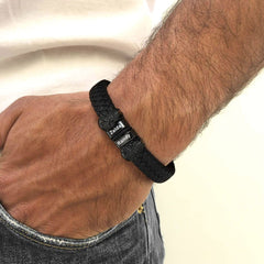 Pulseira de couro com caveira e contas de nome personalizadas