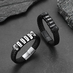 Pulseira de couro com caveira e contas de nome personalizadas
