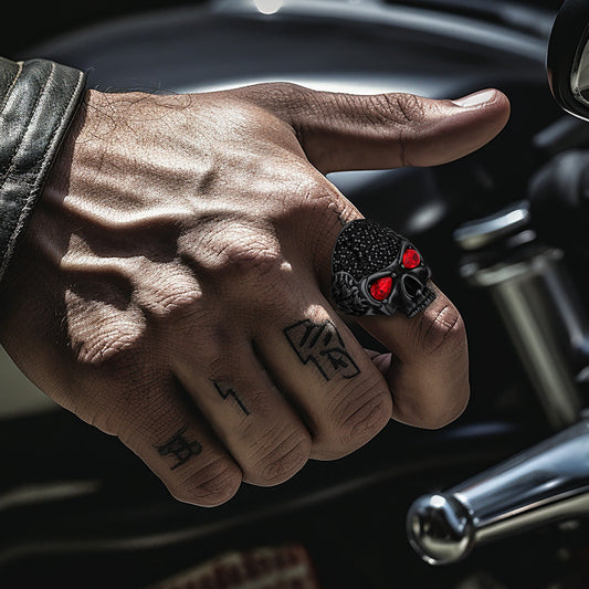 Biker Red Eye Skull Ring Herren aus Edelstahl
