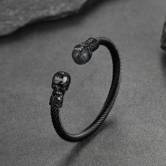 Verstellbarer Armreif mit Wikinger-Totenkopf
