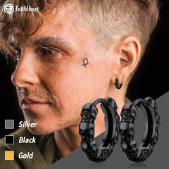 Brincos de argola Huggie com caveira gótica para homens e mulheres