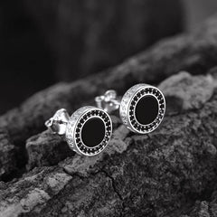 Brincos de pino Viking Rune de prata esterlina e ônix preta para homens