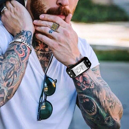 Pulseira de couro com olho de Hórus egípcio