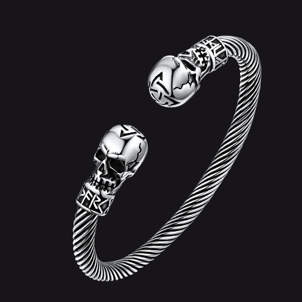 Verstellbarer Armreif mit Totenkopf-Manschette