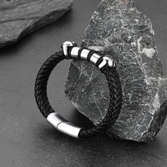 Pulseira de couro com caveira e contas de nome personalizadas
