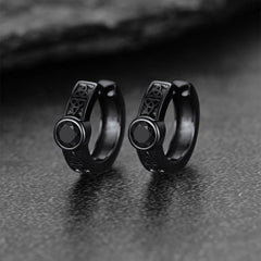 Brincos de argola Huggie com nó celta de ônix preto para homens