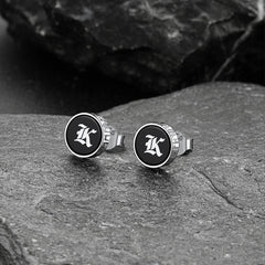 Brincos de ônix preto com runa viking gravada com