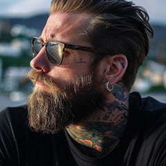 Brincos de argola Huggie com runas nórdicas Viking Runas nórdicas para homens e mulheres