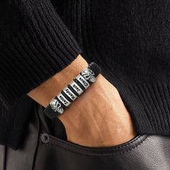Pulseira de couro com caveira e contas de nome personalizadas