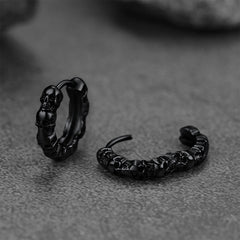 Brincos de argola Huggie com caveira gótica para homens e mulheres