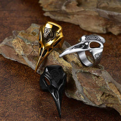Anel de caveira de corvo viking com nó celta masculino