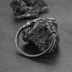 Pulseira com anel e punho de cabeça de lobo viking