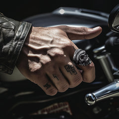 Anel de motociclista punk de aço inoxidável com esqueleto de caveira
