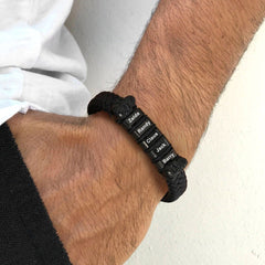 Pulseira de couro com caveira e contas de nome personalizadas