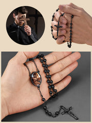 Rosário personalizado com contas em cruz e colar com imagem feminina e masculina