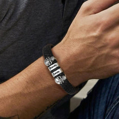 Pulseira de couro com caveira e contas de nome personalizadas